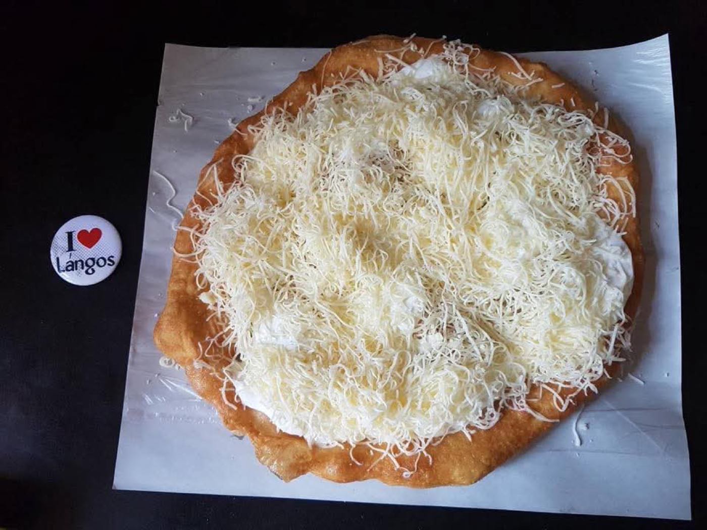 Tejfölös-sajtos lángos